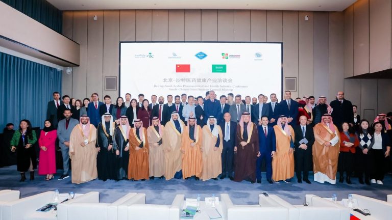 Minister of Health Fahad bin Abdulrahman Al-Jalajel with Leaders of Prominent Chinese and Saudi Companies